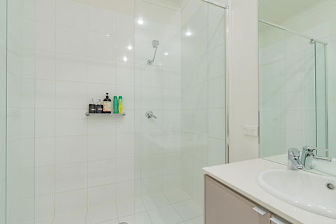 Stylish 3 Bedroom Townhouse - Free Parking - Hervey Bay Accommodation 17