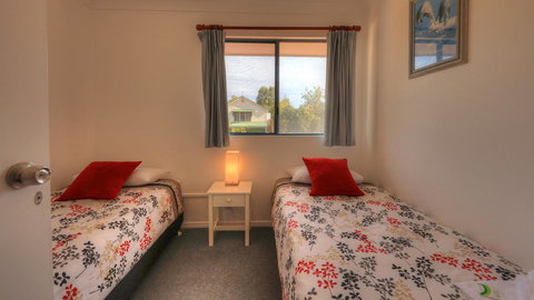Dolphin Waters - Hervey Bay Accommodation 6