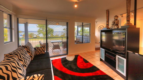 Dolphin Waters - Hervey Bay Accommodation 7
