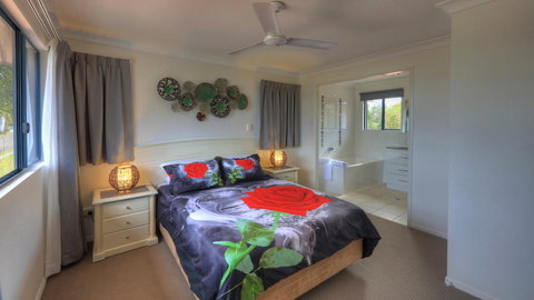 Dolphin Waters - Hervey Bay Accommodation 5