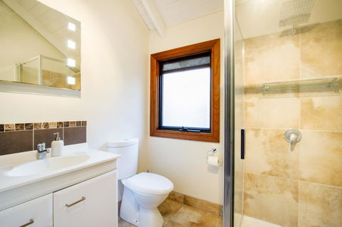 Airlie Beach Eco Cabins - Adults Only - Hervey Bay Accommodation 22