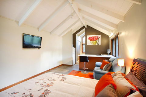 Airlie Beach Eco Cabins - Adults Only - Hervey Bay Accommodation 9