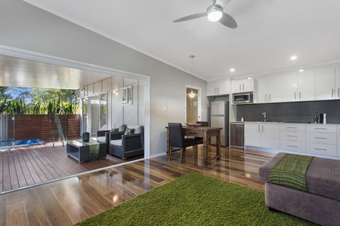 Pandanus Spa Cottage - Hervey Bay Accommodation 1