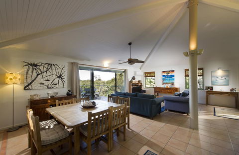 The Retreat Beach Houses - Tourism Hervey Bay 4