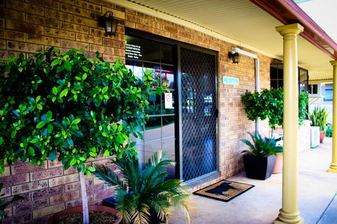 Clermont Country Motor Inn - Hervey Bay Accommodation 1