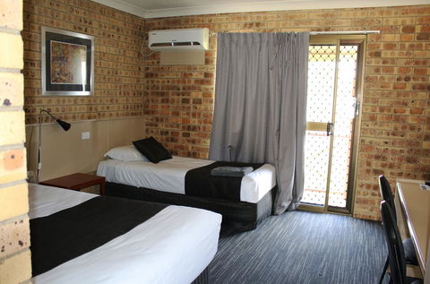Clermont Country Motor Inn - Hervey Bay Accommodation 2