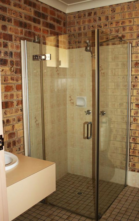 Clermont Country Motor Inn - Hervey Bay Accommodation 8