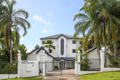 On The Beach Apartments - Tourism Hervey Bay 4