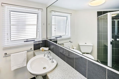 On The Beach Apartments - Tourism Hervey Bay 3