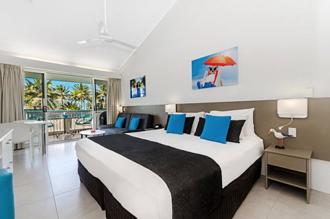 By The Sea Port Douglas - Hervey Bay Accommodation 4