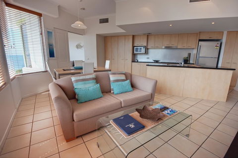 Rolling Surf Resort - Hervey Bay Accommodation 5