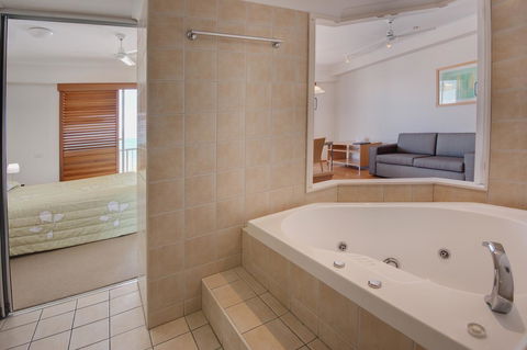 Rolling Surf Resort - Hervey Bay Accommodation 7