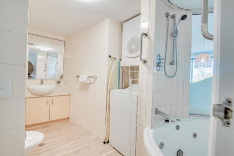 Grand Palais Boolarong Beachside Apartments - Hervey Bay Accommodation 5