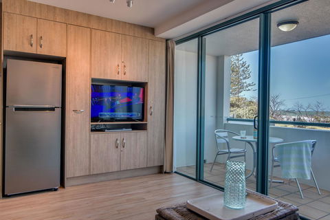 Grand Palais Boolarong Beachside Apartments - Hervey Bay Accommodation 7