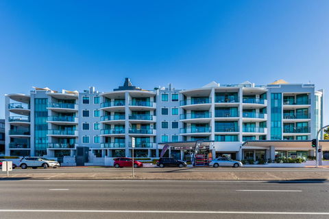 Grand Palais Boolarong Beachside Apartments - Hervey Bay Accommodation 9