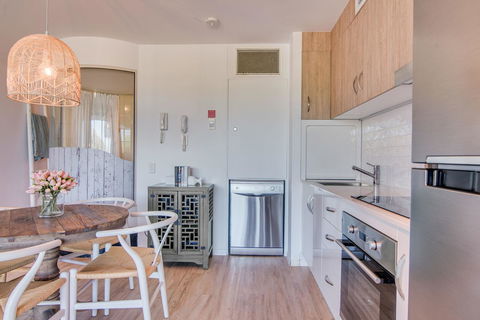 Grand Palais Boolarong Beachside Apartments - Hervey Bay Accommodation 6