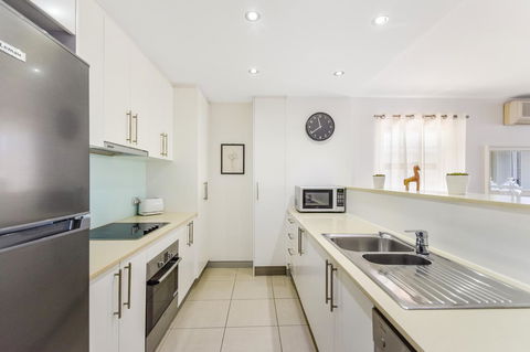 Redvue Holiday Apartments - Hervey Bay Accommodation 5
