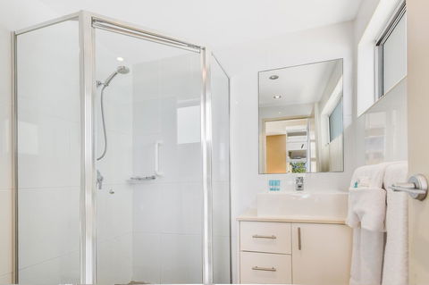Redvue Holiday Apartments - Hervey Bay Accommodation 7