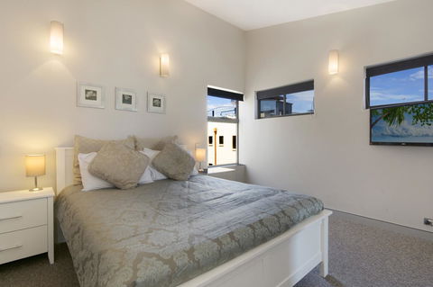 Redvue Holiday Apartments - Hervey Bay Accommodation 32