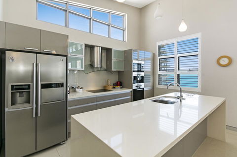 Redvue Holiday Apartments - Hervey Bay Accommodation 19