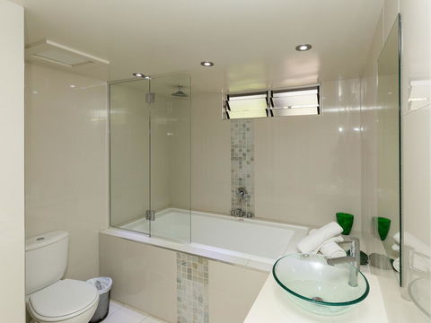 Beach Lodges - Tourism Hervey Bay 12