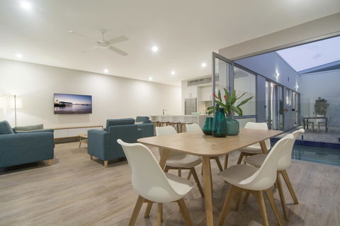 Pool Resort Port Douglas - Hervey Bay Accommodation 37