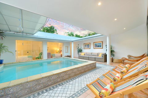 [ ANDY'S BEACH HOUSE ] - Hervey Bay Accommodation 0