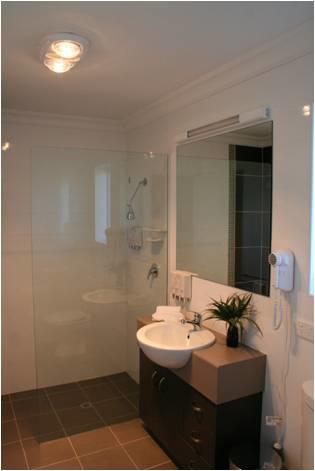 Drovers Motor Inn - Tourism Hervey Bay 0