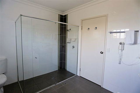 Drovers Motor Inn - Tourism Hervey Bay 2