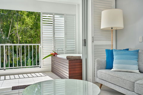 Palm Cove Paradise - Couples Spa Beach Getaway - Tourism Hervey Bay 8