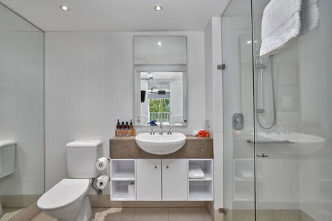 Palm Cove Paradise - Couples Spa Beach Getaway - Tourism Hervey Bay 5