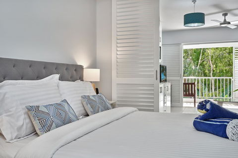 Palm Cove Paradise - Couples Spa Beach Getaway - Tourism Hervey Bay 7
