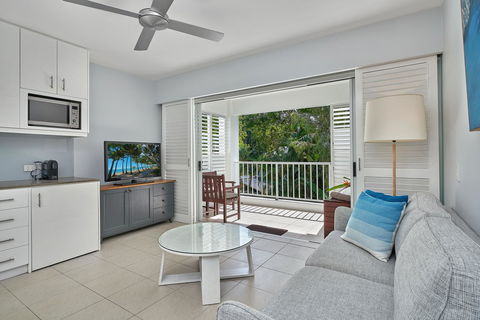 Palm Cove Paradise - Couples Spa Beach Getaway - Tourism Hervey Bay 11