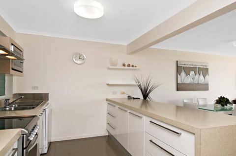 Skippers Cove Waterfront Resort - Hervey Bay Accommodation 11