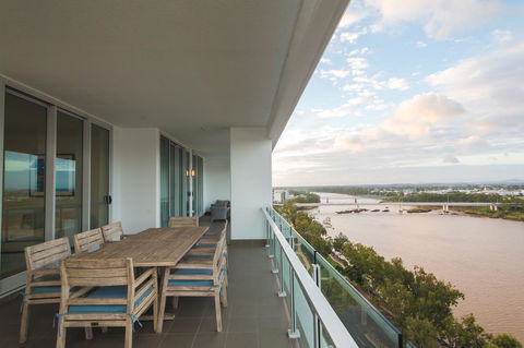 Empire Apartment Hotel Rockhampton - Hervey Bay Accommodation 1