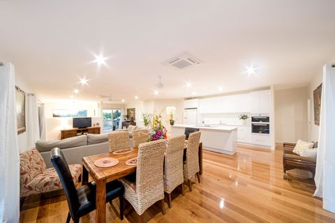 Whitsunday Luxury Homes - Hervey Bay Accommodation 4