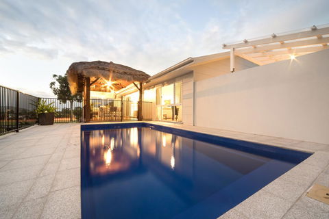 Whitsunday Luxury Homes - Hervey Bay Accommodation 0