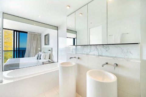 Oracle Resort Broadbeach - Gclr - Hervey Bay Accommodation 2