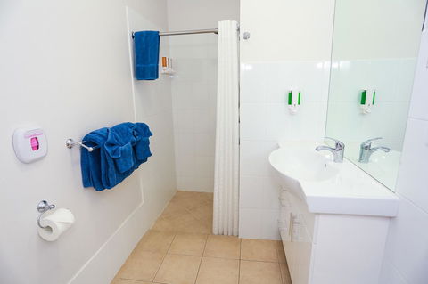 Port Douglas Motel - Hervey Bay Accommodation 13