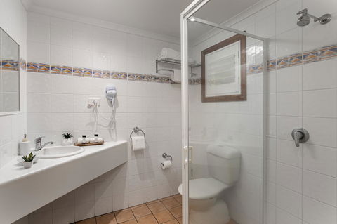 Sunlit Waters Studio Apartments - Hervey Bay Accommodation 11