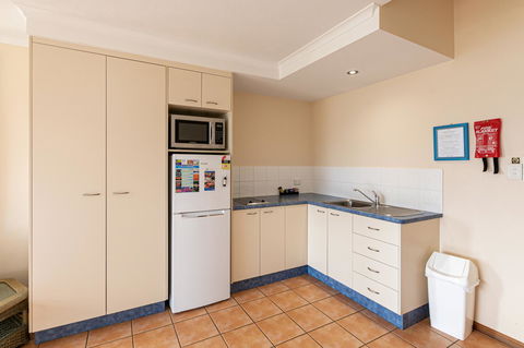 Sunlit Waters Studio Apartments - Hervey Bay Accommodation 40