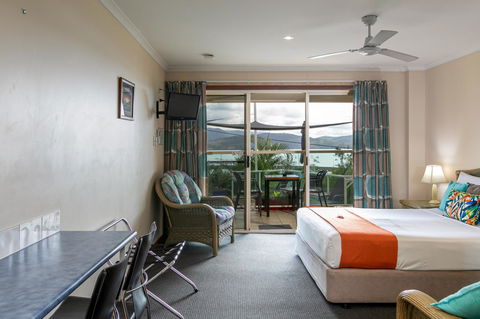 Sunlit Waters Studio Apartments - Hervey Bay Accommodation 10