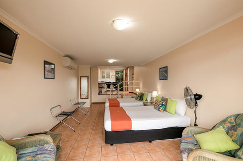Sunlit Waters Studio Apartments - Hervey Bay Accommodation 30