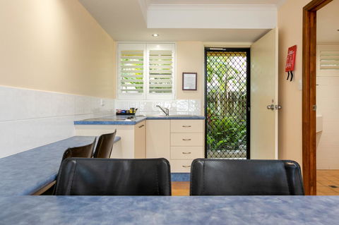 Sunlit Waters Studio Apartments - Hervey Bay Accommodation 28