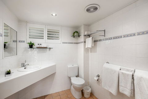 Sunlit Waters Studio Apartments - Hervey Bay Accommodation 36