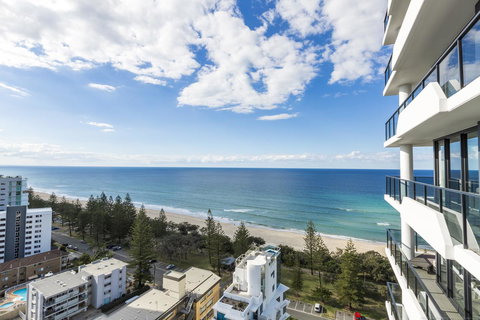 Boardwalk Burleigh Beach - Official - Hervey Bay Accommodation 27