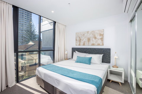 Boardwalk Burleigh Beach - Official - Hervey Bay Accommodation 37