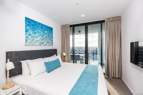 Boardwalk Burleigh Beach - Official - Hervey Bay Accommodation 13