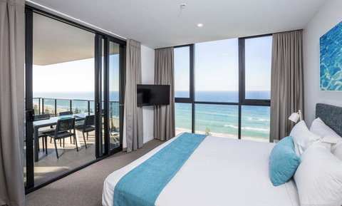 Boardwalk Burleigh Beach - Official - Hervey Bay Accommodation 4