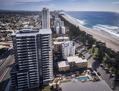 Boardwalk Burleigh Beach - Official - Hervey Bay Accommodation 41